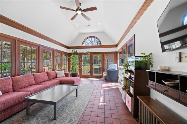 2051 HALLWOOD DR, Memphis, TN 38107