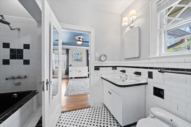 2051 HALLWOOD DR, Memphis, TN 38107