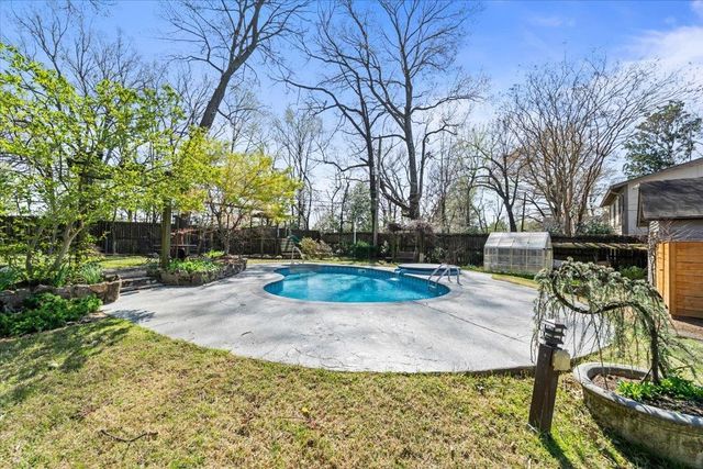 2051 HALLWOOD DR, Memphis, TN 38107