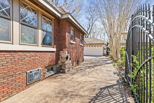 2051 HALLWOOD DR, Memphis, TN 38107