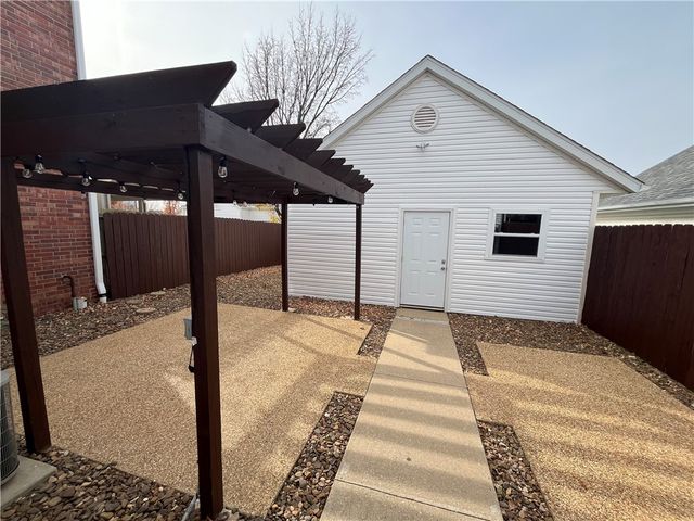 780 W Founders Park Drive, Springdale, AR 72762