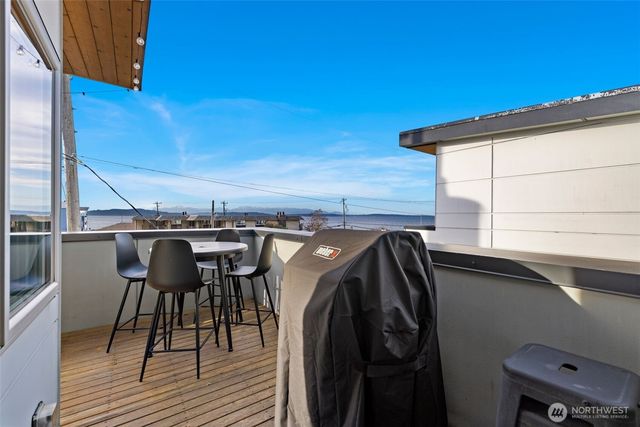 2422 55th Avenue SW, Seattle, WA 98116