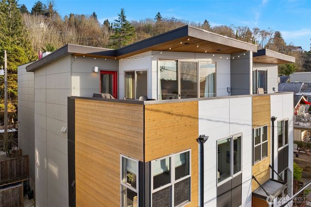 2422 55th Avenue SW, Seattle, WA 98116