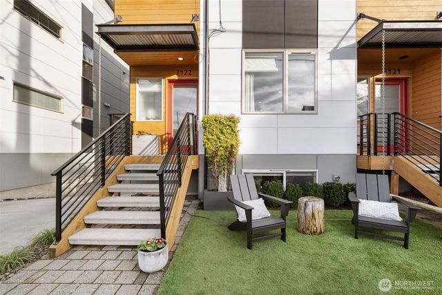 2422 55th Avenue SW, Seattle, WA 98116