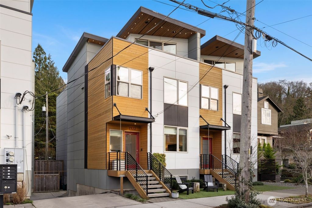 2422 55th Avenue SW, Seattle, WA 98116