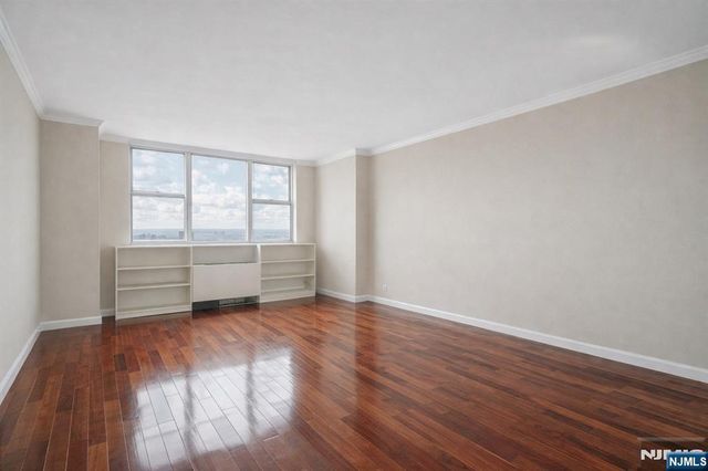 6040 Boulevard East 23G, West New York, NJ 07093