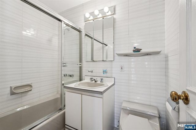 6040 Boulevard East 23G, West New York, NJ 07093