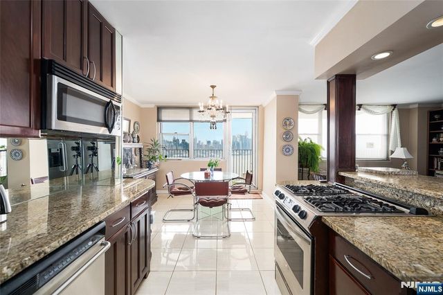 6040 Boulevard East 23G, West New York, NJ 07093