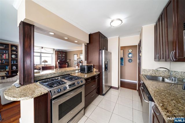 6040 Boulevard East 23G, West New York, NJ 07093
