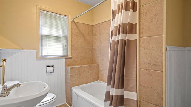 2627 7th Street, Eau Claire, WI 54703
