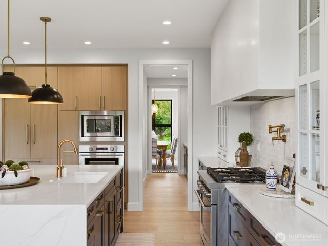 8216 23rd Avenue NE, Seattle, WA 98115