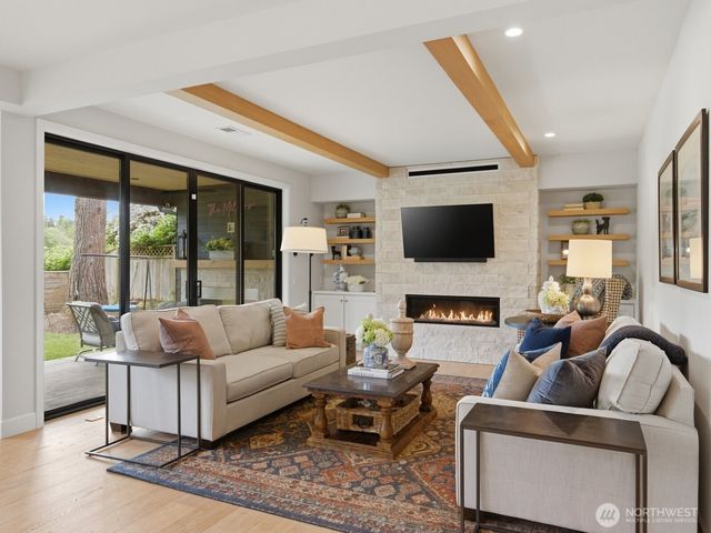 8216 23rd Avenue NE, Seattle, WA 98115