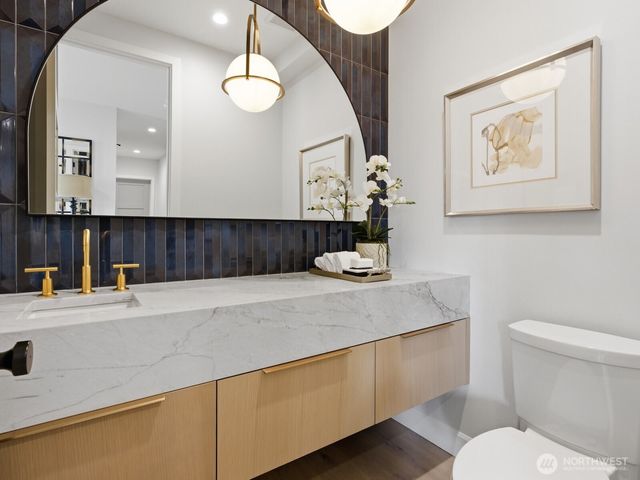 8216 23rd Avenue NE, Seattle, WA 98115
