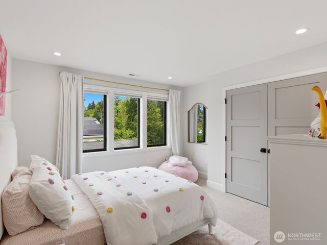 8216 23rd Avenue NE, Seattle, WA 98115