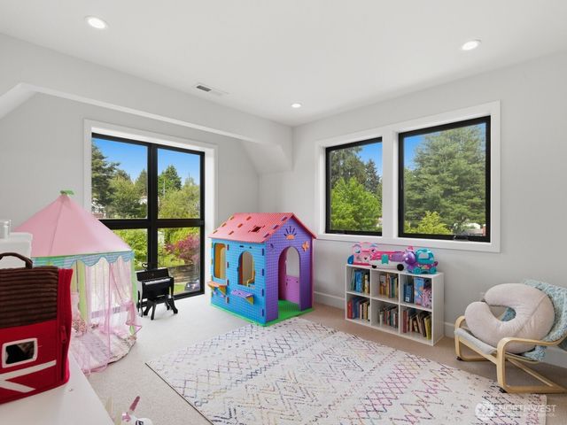 8216 23rd Avenue NE, Seattle, WA 98115