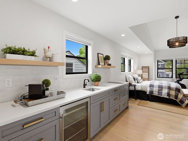 8216 23rd Avenue NE, Seattle, WA 98115