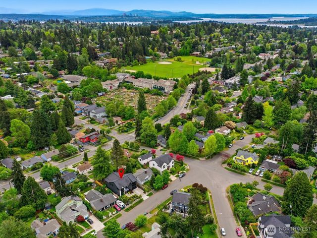 8216 23rd Avenue NE, Seattle, WA 98115