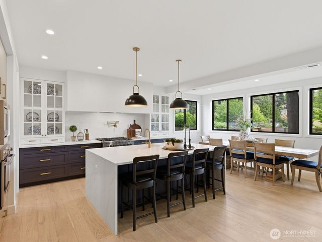 8216 23rd Avenue NE, Seattle, WA 98115