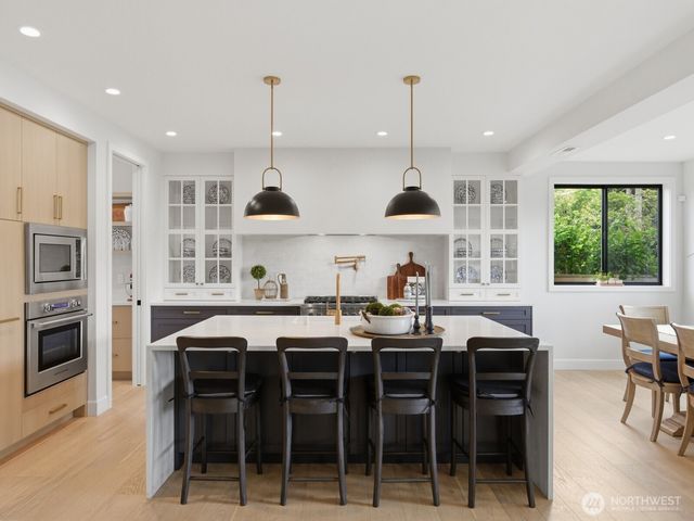 8216 23rd Avenue NE, Seattle, WA 98115