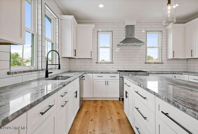 907 Fourth Street S, Carolina Beach, NC 28428