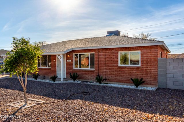 1061 W 5TH Street, Mesa, AZ 85201