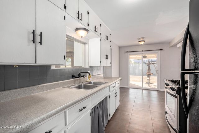 1061 W 5TH Street, Mesa, AZ 85201