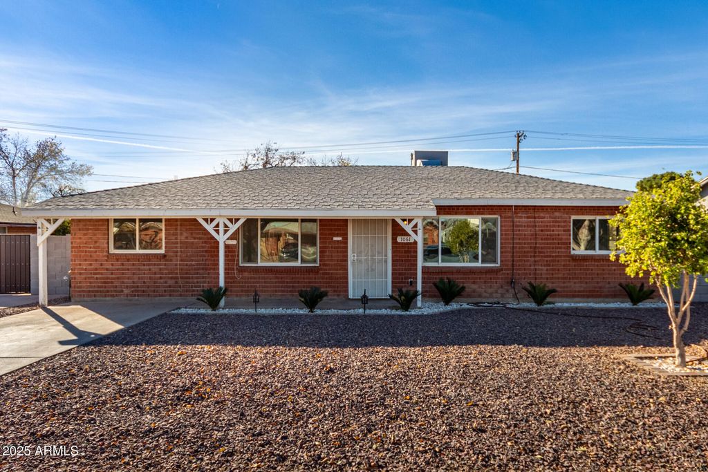 1061 W 5TH Street, Mesa, AZ 85201