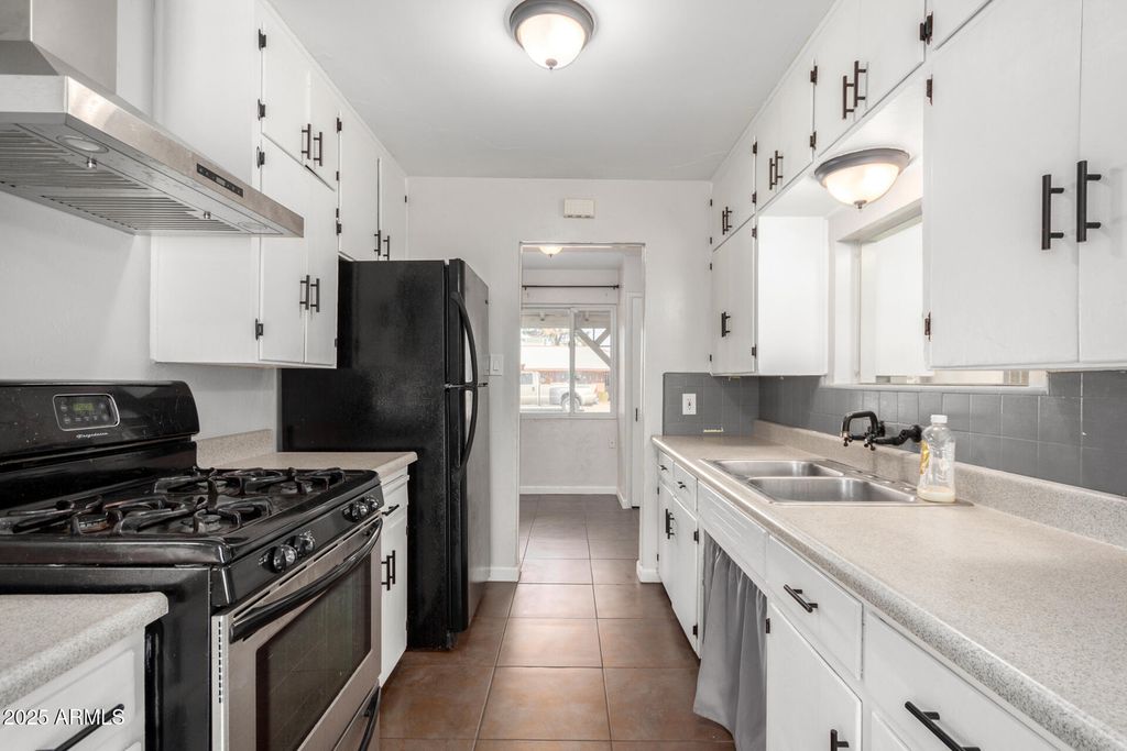 1061 W 5TH Street, Mesa, AZ 85201 — photo 3