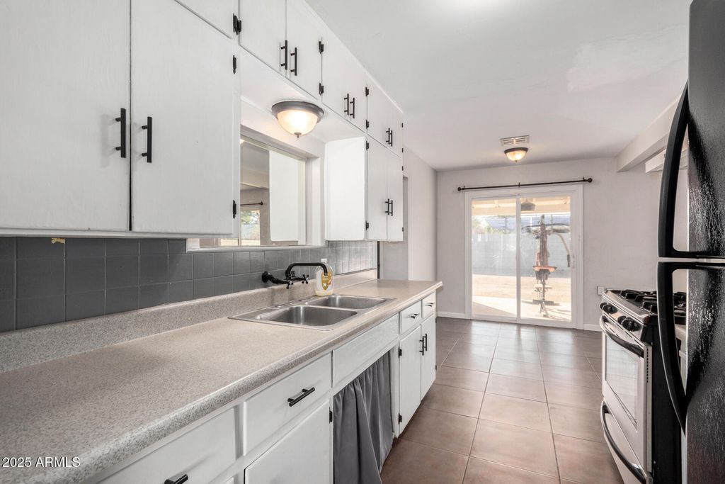 1061 W 5TH Street, Mesa, AZ 85201 — photo 4