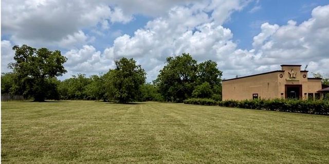 90 Avenue A, Richmond, TX 77406
