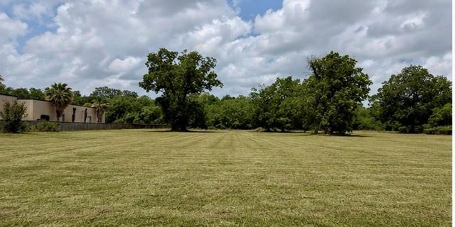90 Avenue A, Richmond, TX 77406