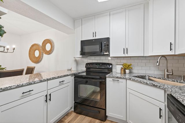 2010 Ridge Drive 13, Saint Louis Park, MN 55416