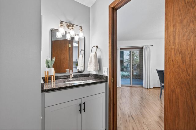 2010 Ridge Drive 13, Saint Louis Park, MN 55416