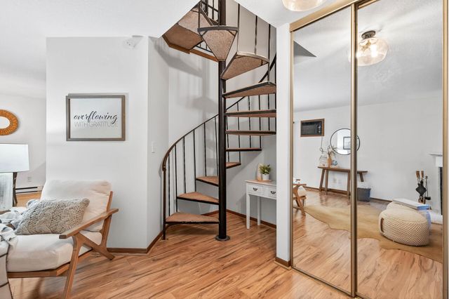 2010 Ridge Drive 13, Saint Louis Park, MN 55416