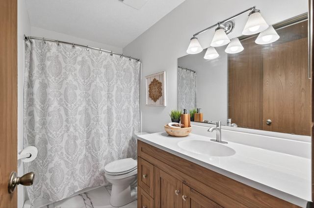 2010 Ridge Drive 13, Saint Louis Park, MN 55416