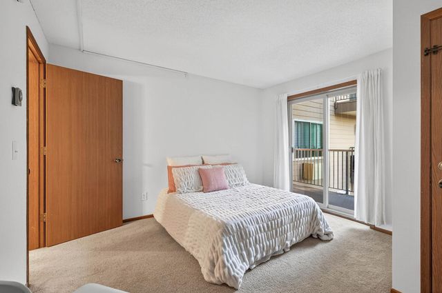 2010 Ridge Drive 13, Saint Louis Park, MN 55416