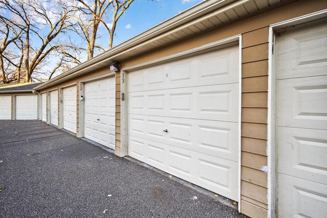 2010 Ridge Drive 13, Saint Louis Park, MN 55416