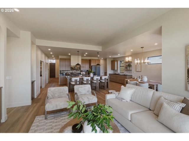 6123 Evangelista St S, Salem, OR 97306