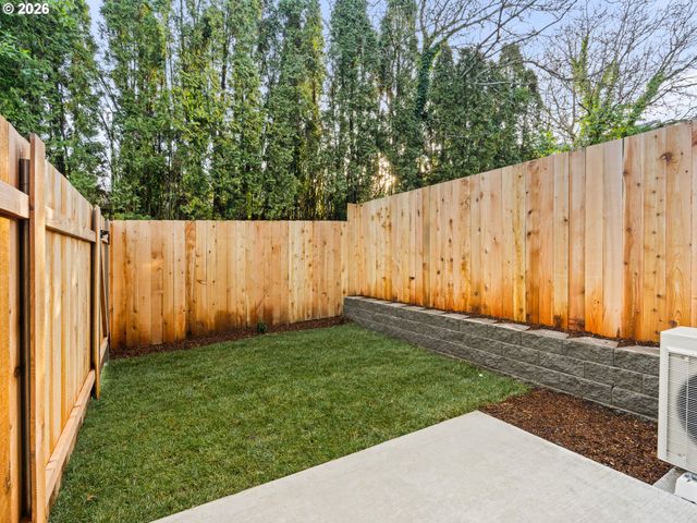 8207 Sw 45th Ave, Portland, OR 97219