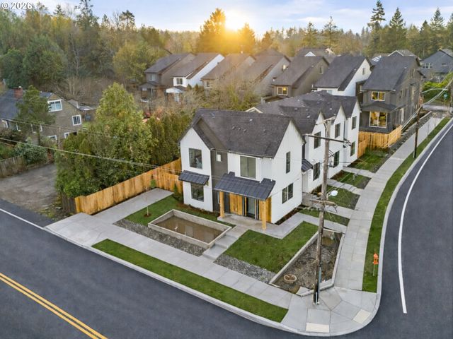 8207 Sw 45th Ave, Portland, OR 97219