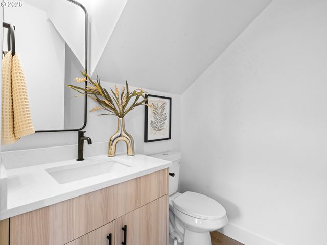 8207 Sw 45th Ave, Portland, OR 97219