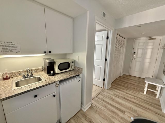 8560 Queensway Blvd Apt 1702, Myrtle Beach, SC 29572