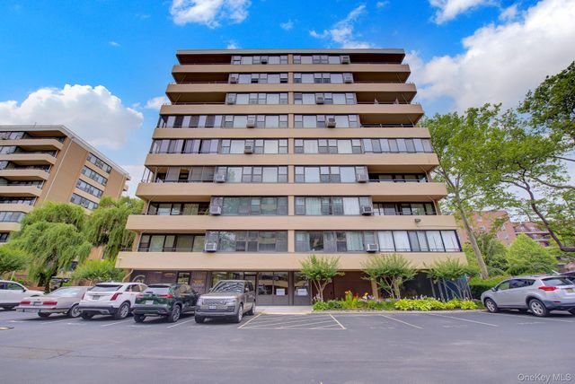 166-10 Powells Cove Boulevard 2C, Whitestone, NY 11357