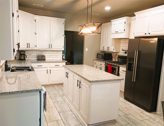 231 An County Road 2105, Palestine, TX 75801