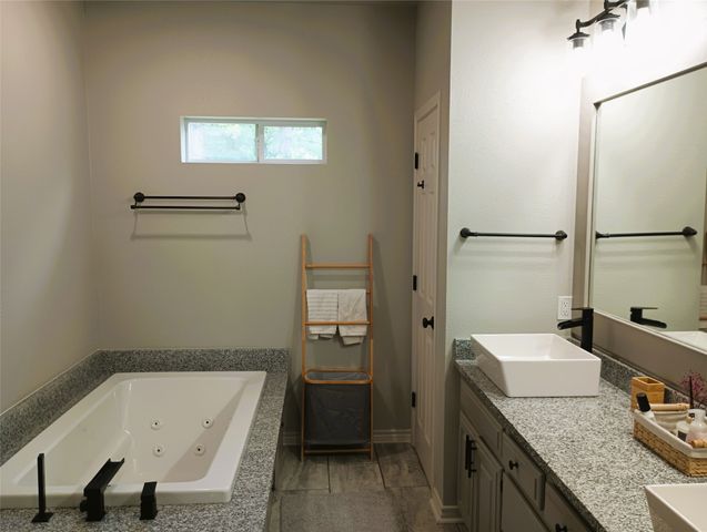 231 An County Road 2105, Palestine, TX 75801