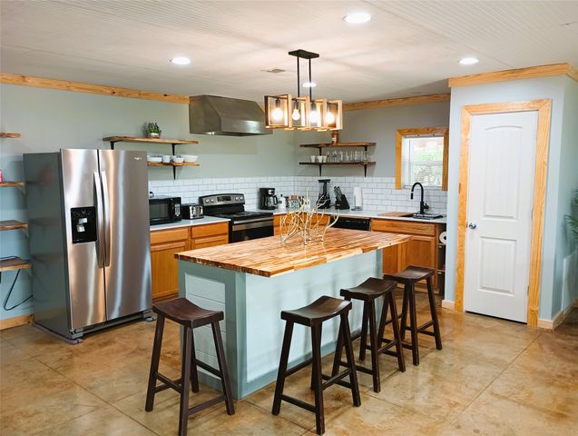 231 An County Road 2105, Palestine, TX 75801