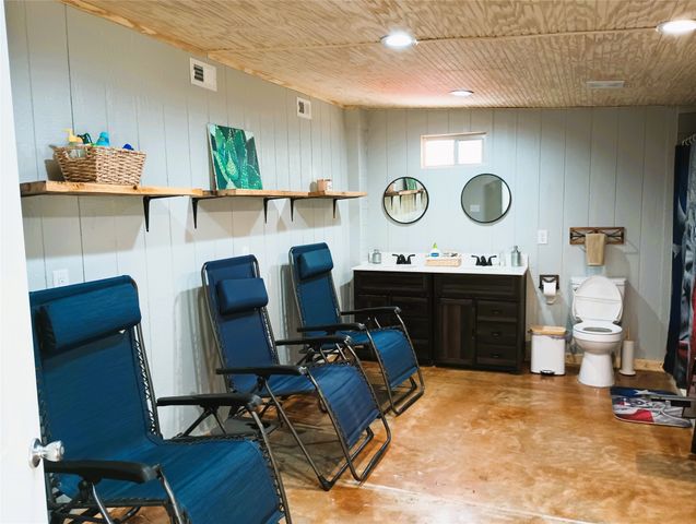 231 An County Road 2105, Palestine, TX 75801