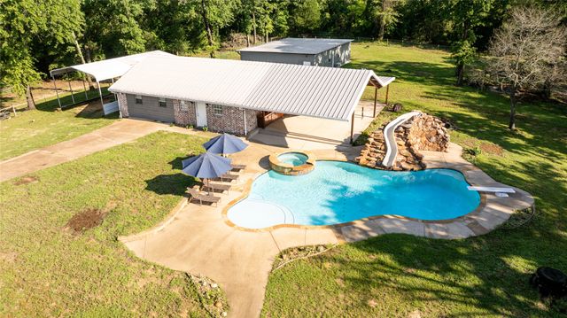 231 An County Road 2105, Palestine, TX 75801