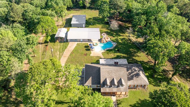 231 An County Road 2105, Palestine, TX 75801