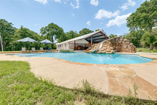231 An County Road 2105, Palestine, TX 75801